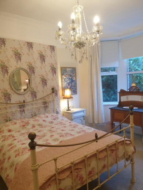 Private room near Roath Lake/Park